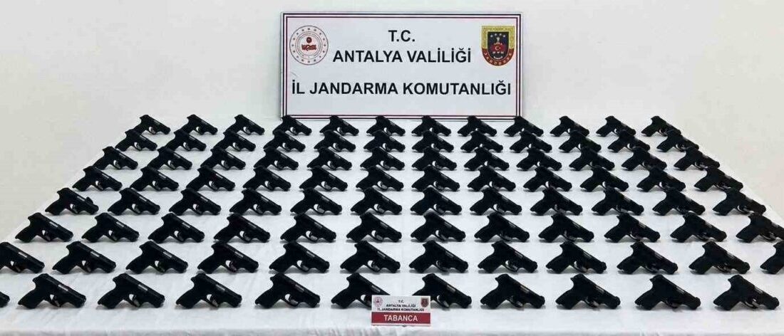 Serik ilçesinde icra edilen bir operasyonda jandarma ekipleri, 2 şüpheliyi