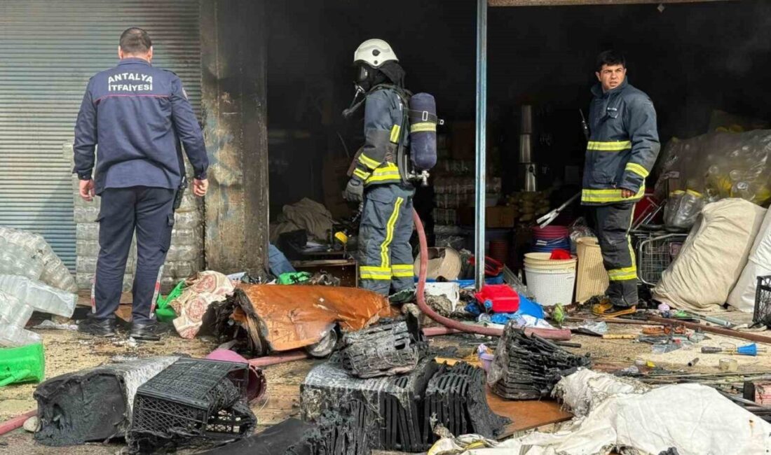 Serik ilçesindeki bir depoda meydana gelen yangın, hızlı müdahale ile