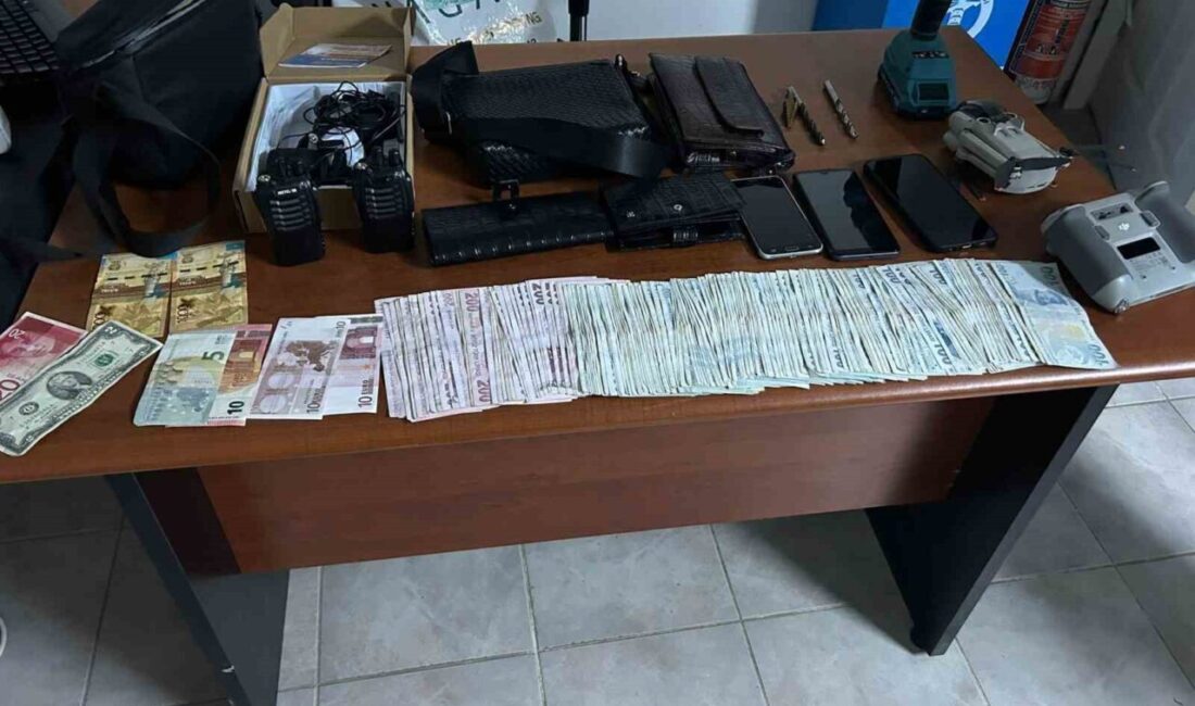 Antalya’ya yurtdışından gelen ve bir iş yerinden 8 milyon 338