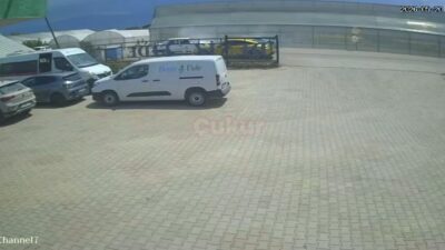 Kumluca ilçesinde meydana gelen trafik kazasında, Tofaş marka iki aracın