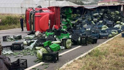 Gazipaşa ilçesinde sebze yüklü bir kamyon ile motosikletin çarpışması sonucu