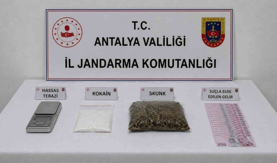 Döşemealtı ilçesinde Jandarma ekipleri tarafından icra edilen bir uyuşturucu operasyonunda