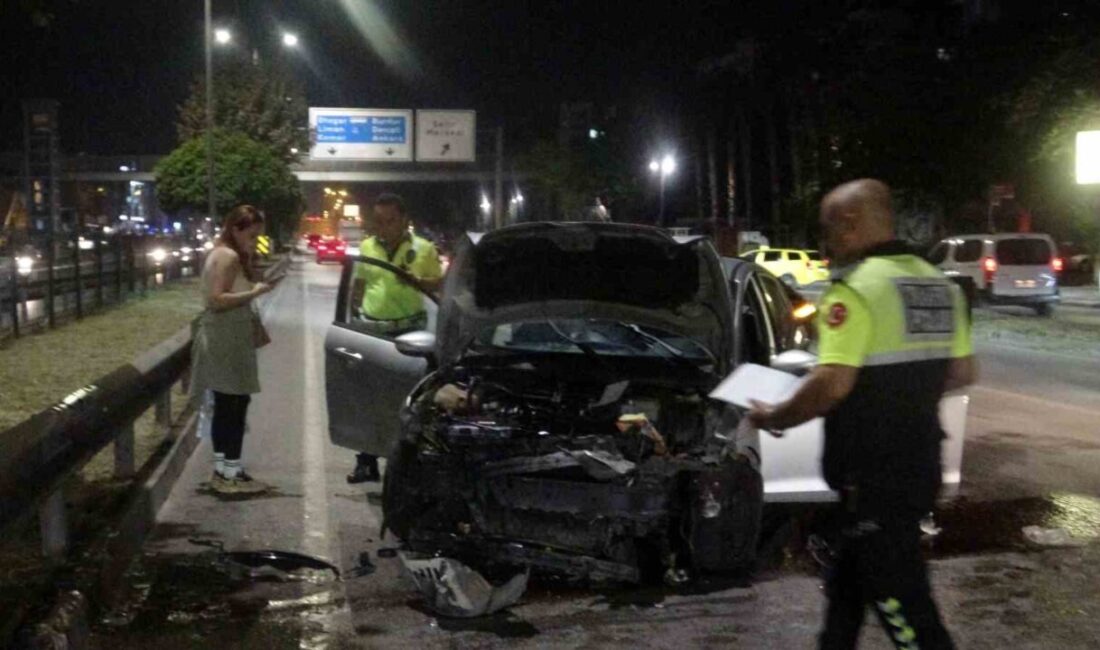 Antalya, Kepez ilçesi Ulus Mahallesi Gazi Bulvarı’nda meydana gelen trafik