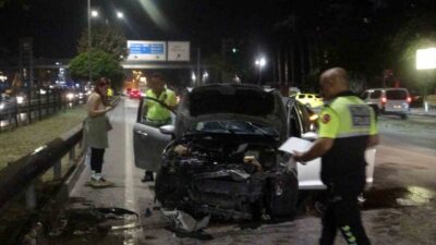 Antalya, Kepez ilçesi Ulus Mahallesi Gazi Bulvarı’nda meydana gelen trafik