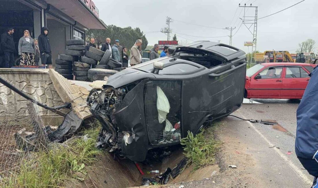 Kandıra ilçesinde meydana gelen trafik kazasında, iki aracın çarpışması sonucu