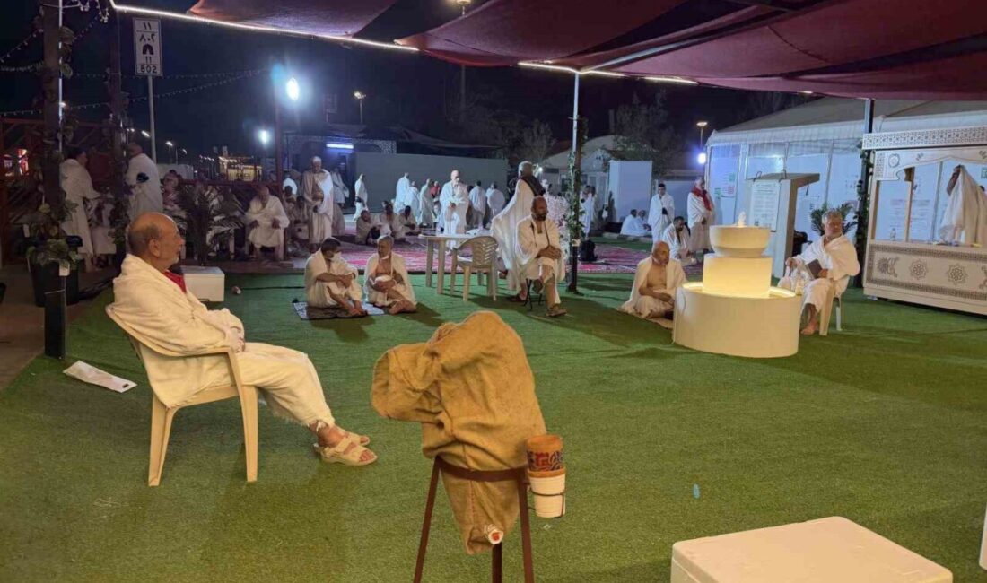 Mekke-i Mükerreme’de Arafat vakfesi için Cebel-i Rahme Tepesi etrafında bir