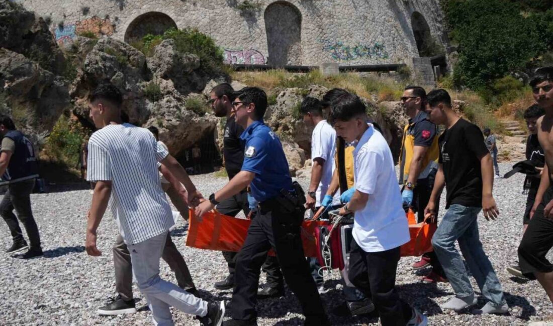 Antalya’nın Konyaaltı Sahili Varyant girişinde, Kurban Bayramı’nın ilk gününde boğulma