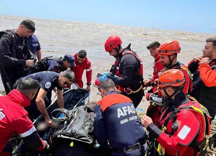 Hatay’da, AFAD ve itfaiye ekiplerinin yürüttüğü çalışmalar sonucunda Asi Nehri