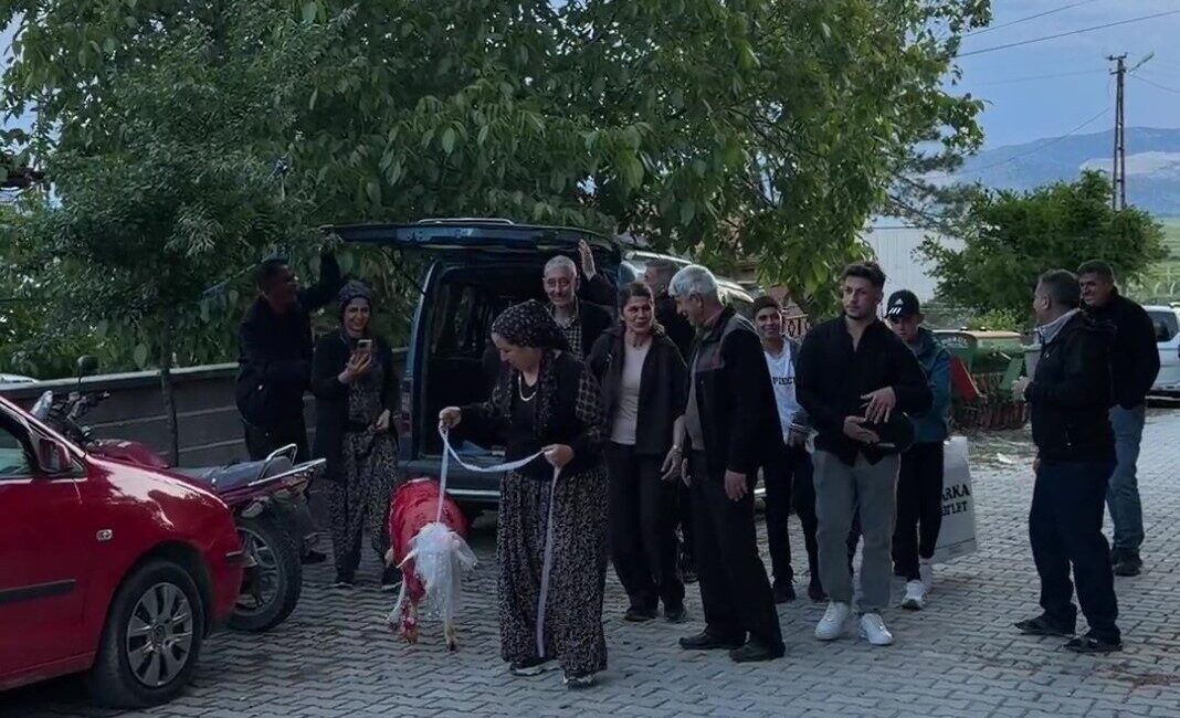 Vatani görevini Diyarbakır’da yerine getiren bir genç, Kurban Bayramı’nda nişanlısına