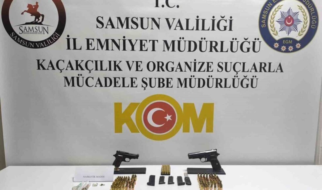 Samsun’un Atakum ilçesinde gerçekleştirilen polis operasyonunda, ruhsatsız silahlar, fişekler ve