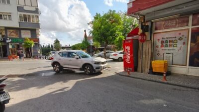 Aydın’ın Efeler ilçesinde bir sürücü, aracını iş çıkışı yoğunluğunda yol