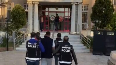 Aydın’ın Didim ilçesi açıklarında Sahil Güvenlik ekipleri tarafından durdurulan bir