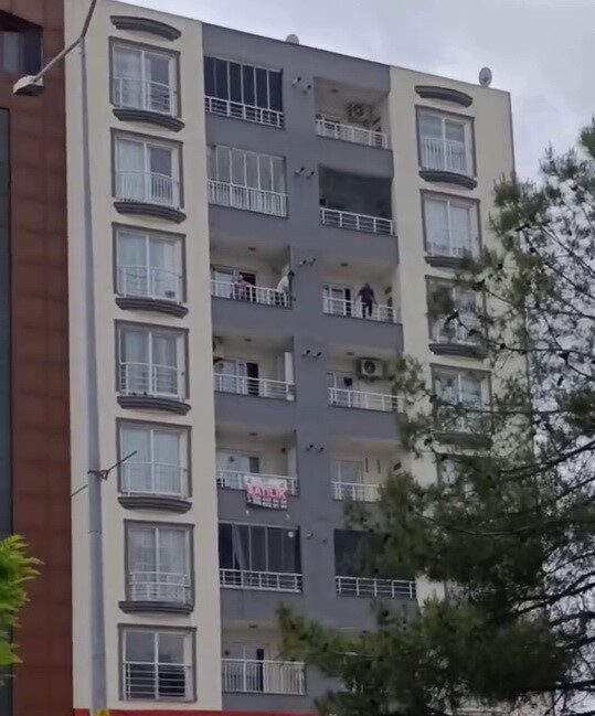 Adıyaman’da, bir birey, nedeni henüz belirlenemeyen sebeplerle bir binanın beşinci