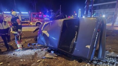 Bandırma ilçesinde meydana gelen trafik kazasında ekipler tarafından araç içerisinde