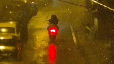 Bartın’da akşam saat 23.12’de şehri etkisi altına alan sağanak yağış