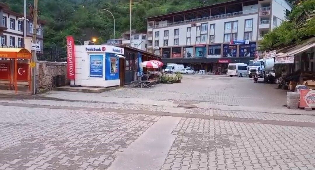 Adana’nın Saimbeyli ilçesinde meydana gelen 4.9 büyüklüğündeki depremin ardından Belediye