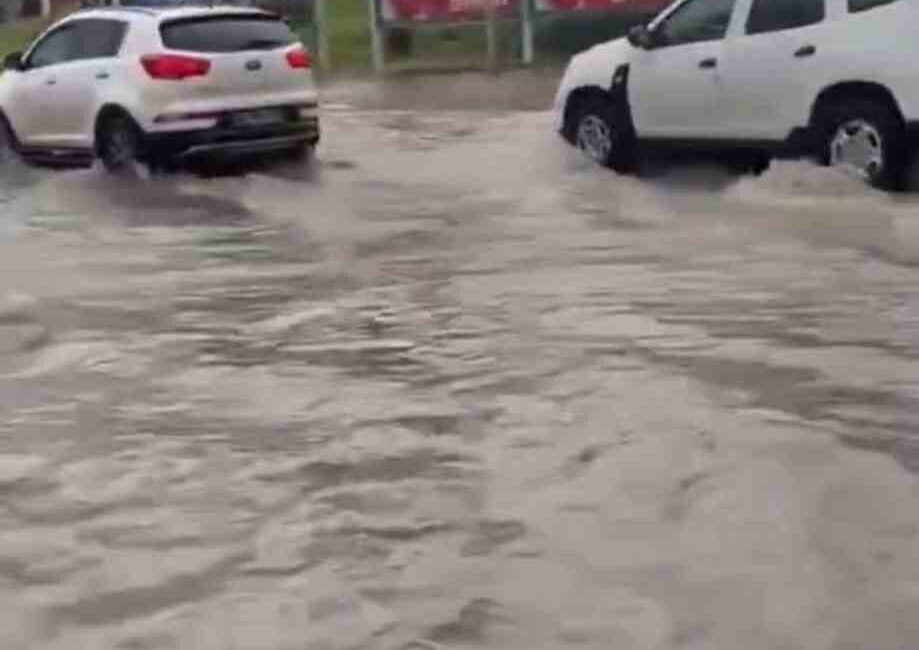 Ankara’da bugün öğleden sonra meydana gelen şiddetli yağışlar, birçok cadde
