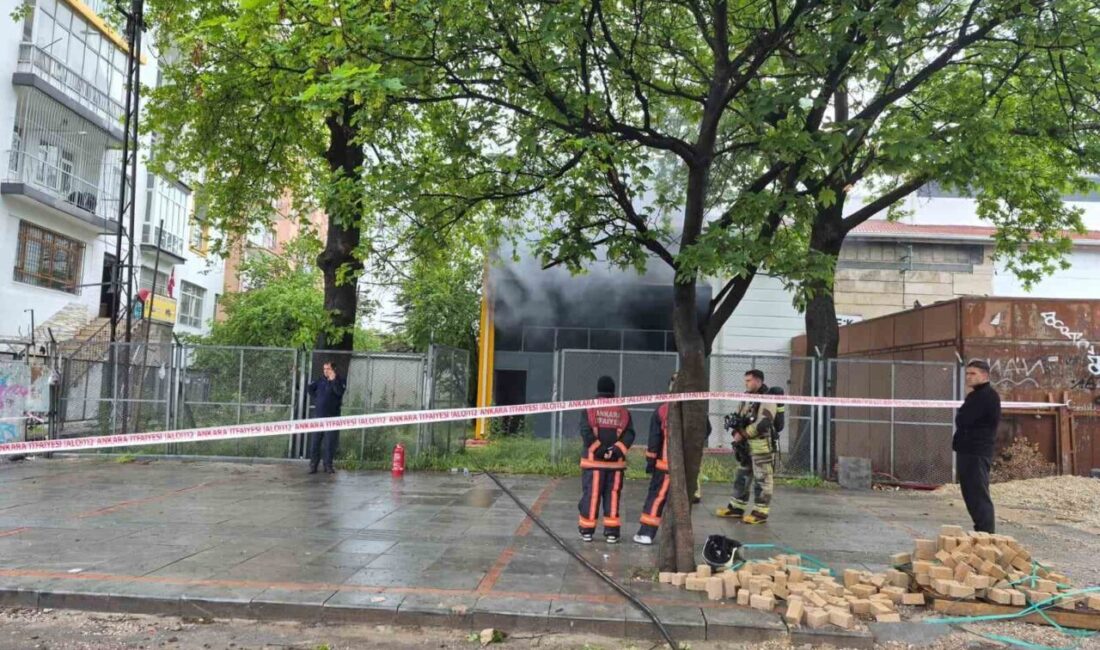 Ankara’da bir trafoda meydana gelen yangın paniğe neden oldu. Trafik,