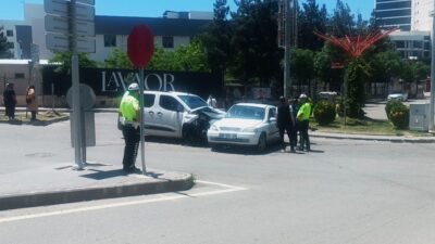 Batman ilinde meydana gelen trafik kazasında hafif ticari araç ile