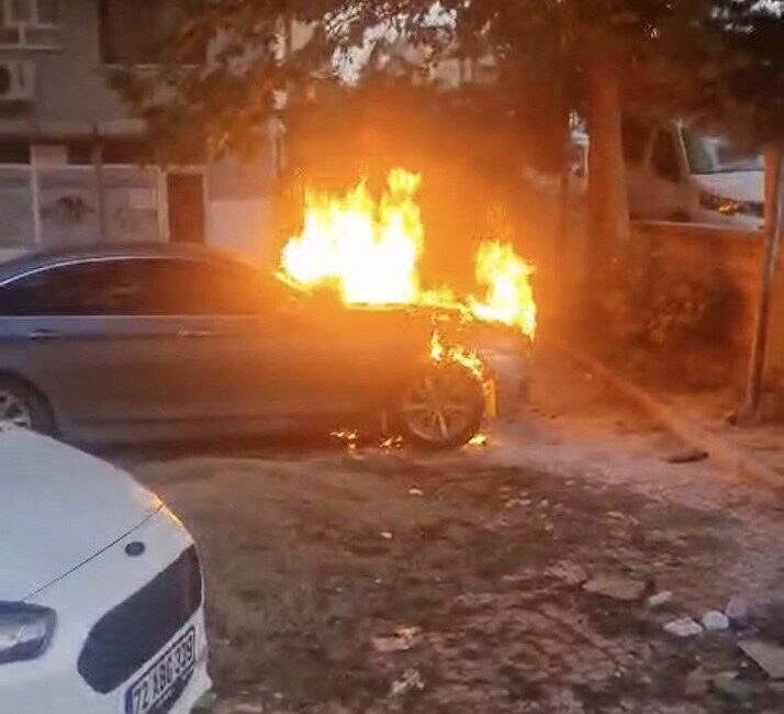 Batman’da park halinde bulunan bir araçta meydana gelen yangın, itfaiye
