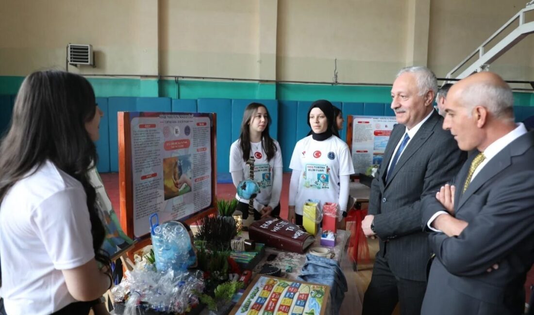 Bayburt’ta çeşitli okullarda düzenlenen bilim fuarları ve proje sergileri devam