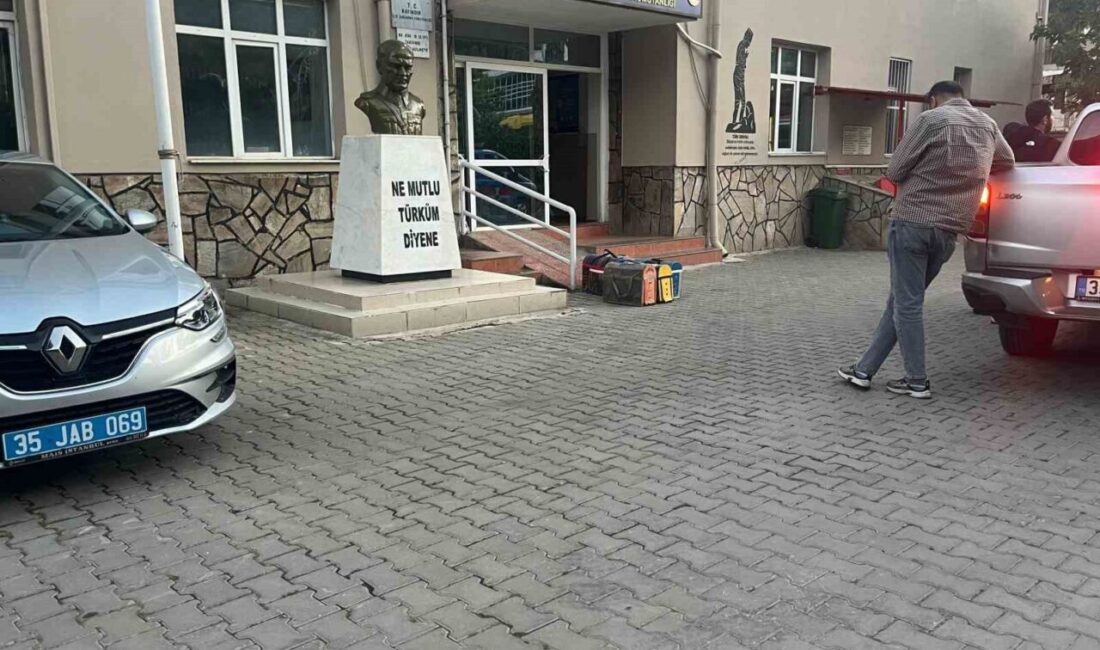 İzmir’in Bayındır ilçesinde jandarma ekipleri, kaçak horoz dövüşü düzenlendiği ihbarı