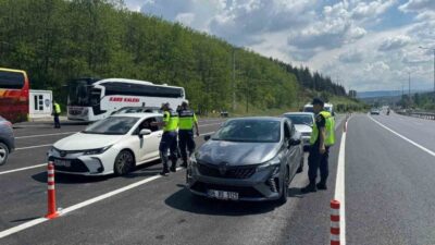 Kurban Bayramı denetimleri kapsamında Bilecik İl Jandarma Komutanlığı tarafından araç