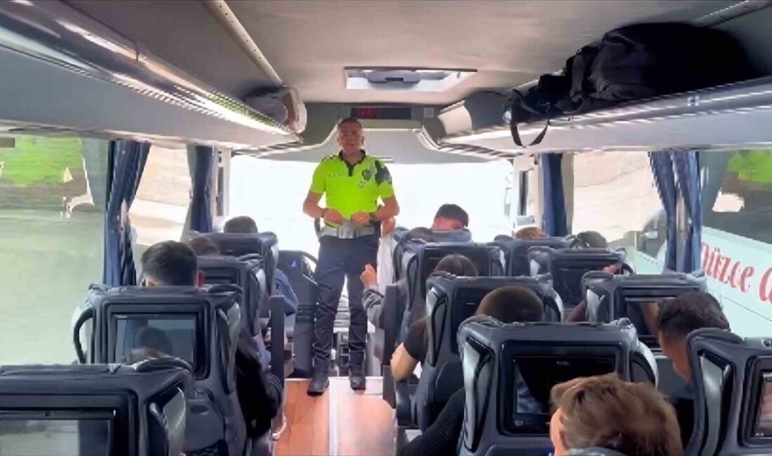 Bilecik’te polis ekipleri, Kurban Bayramı dolayısıyla sürücülere ve yolculara emniyet