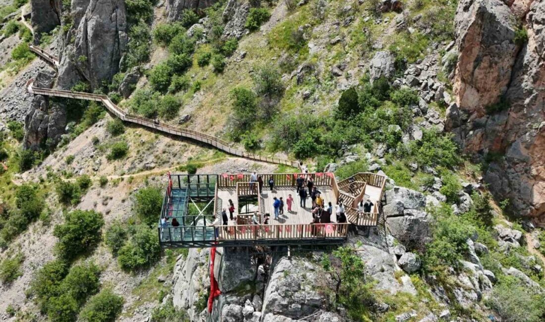 Kurban Bayramı tatili süresince Yozgat’ın Aydıncık ilçesinde bulunan Kazankaya Kanyonu,