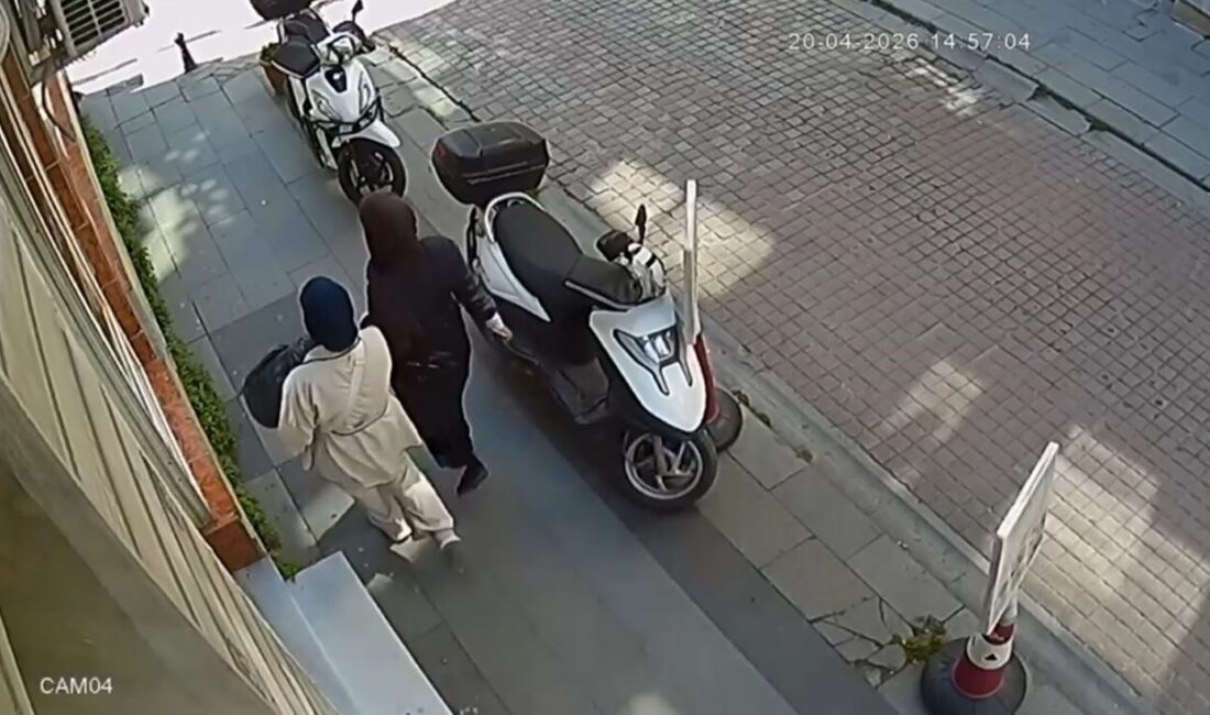 Bayrampaşa’da gerçekleşen bir hırsızlık olayında, eve giren iki kadın, 7