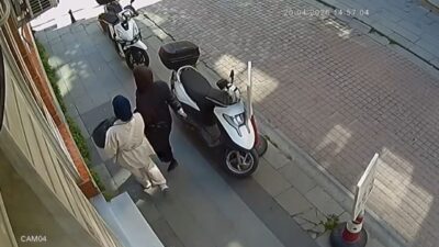 Bayrampaşa’da gerçekleşen bir hırsızlık olayında, eve giren iki kadın, 7