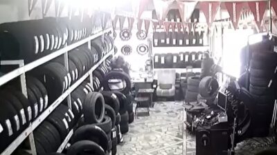 Bayrampaşa’da, 100 bin lira alacağı olduğu akrabasının iş yerine giden