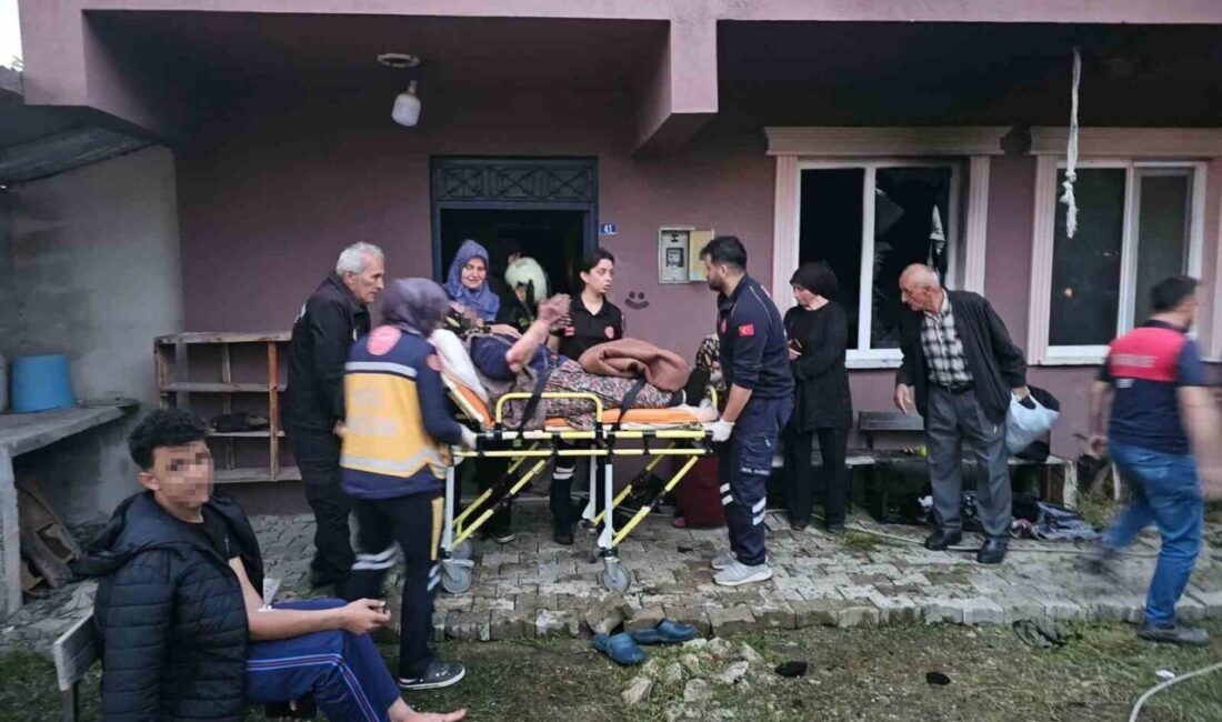 Kastamonu’nun Çatalzeytin ilçesinde, sobayı yakmak amacıyla kullanılan bir benzin bidonunun