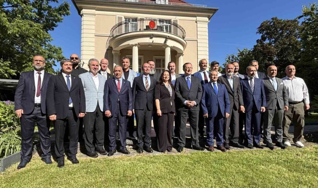 Türk toplumu, Almanya’nın başkenti Berlin’de gerçekleştirilen bir bayramlaşma etkinliğinde bir