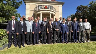 Türk toplumu, Almanya’nın başkenti Berlin’de gerçekleştirilen bir bayramlaşma etkinliğinde bir