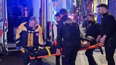 İki otomobilin sabaha karşı Beşiktaş’ta kafa kafaya çarpışması sonucu meydana