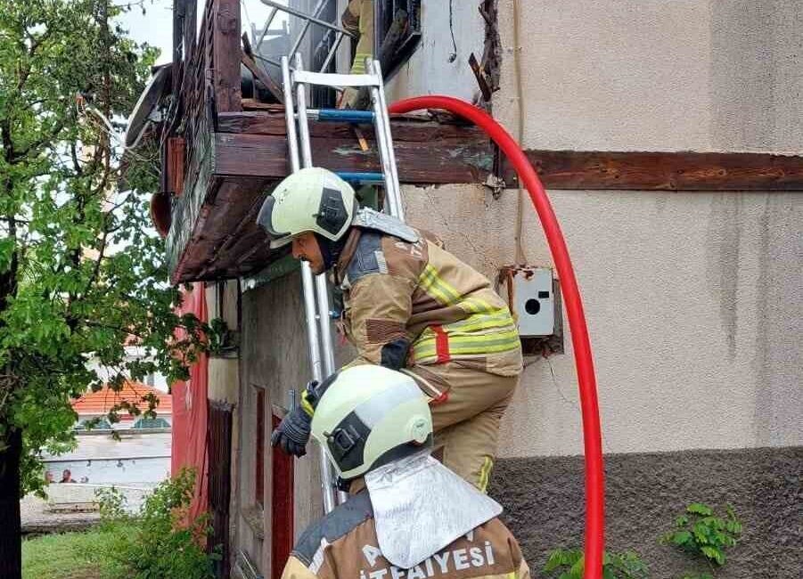 Beypazarı ilçesinde bir evde meydana gelen yangın kontrol altına alındı.