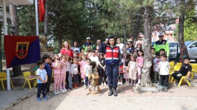 Bilecik’te, Jandarma ekipleri tarafından 60 öğrenciye bilgilendirme ve farkındalık eğitimi