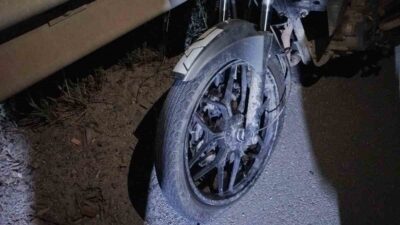 Bilecik’in Osmaneli ilçesinde dün gece meydana gelen bir motosiklet kazasında