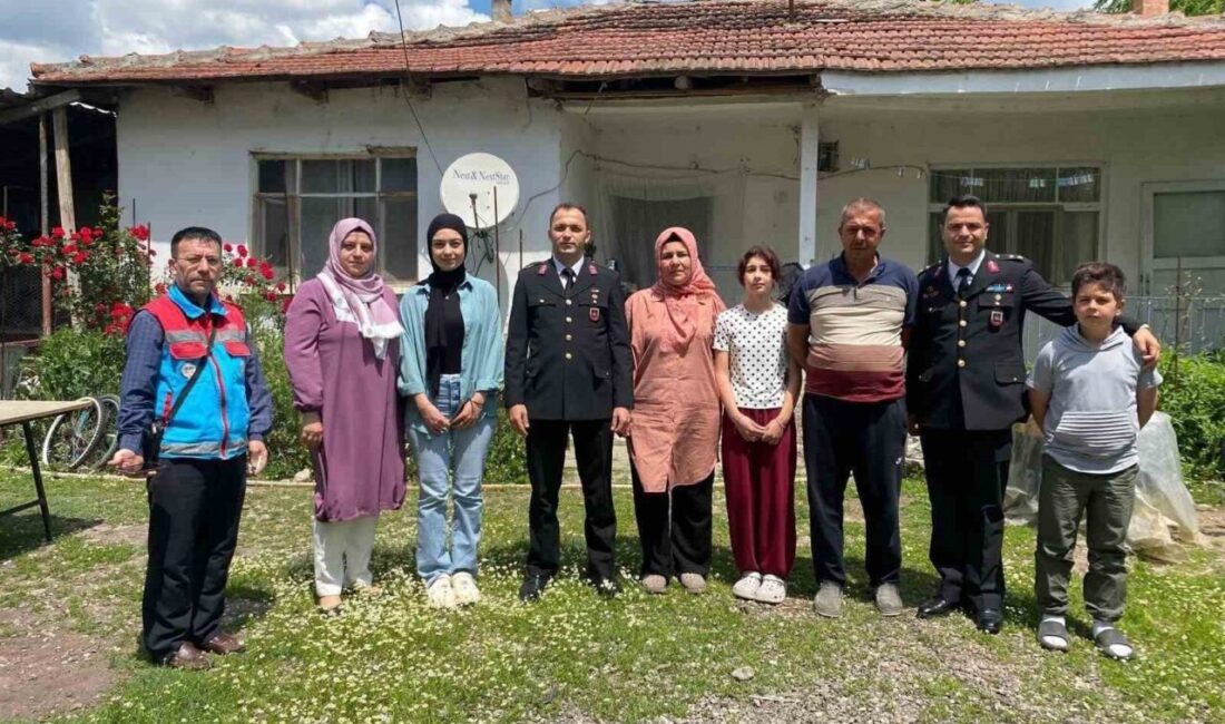 Osmaneli ilçesinde şehit ve gazi ailelerine Kurban Bayramı ziyareti gerçekleştirildi.