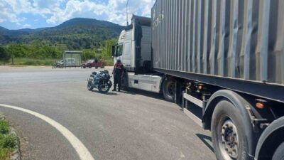 Bilecik’te meydana gelen trafik kazasında tır ile motosiklet çarpıştı ve
