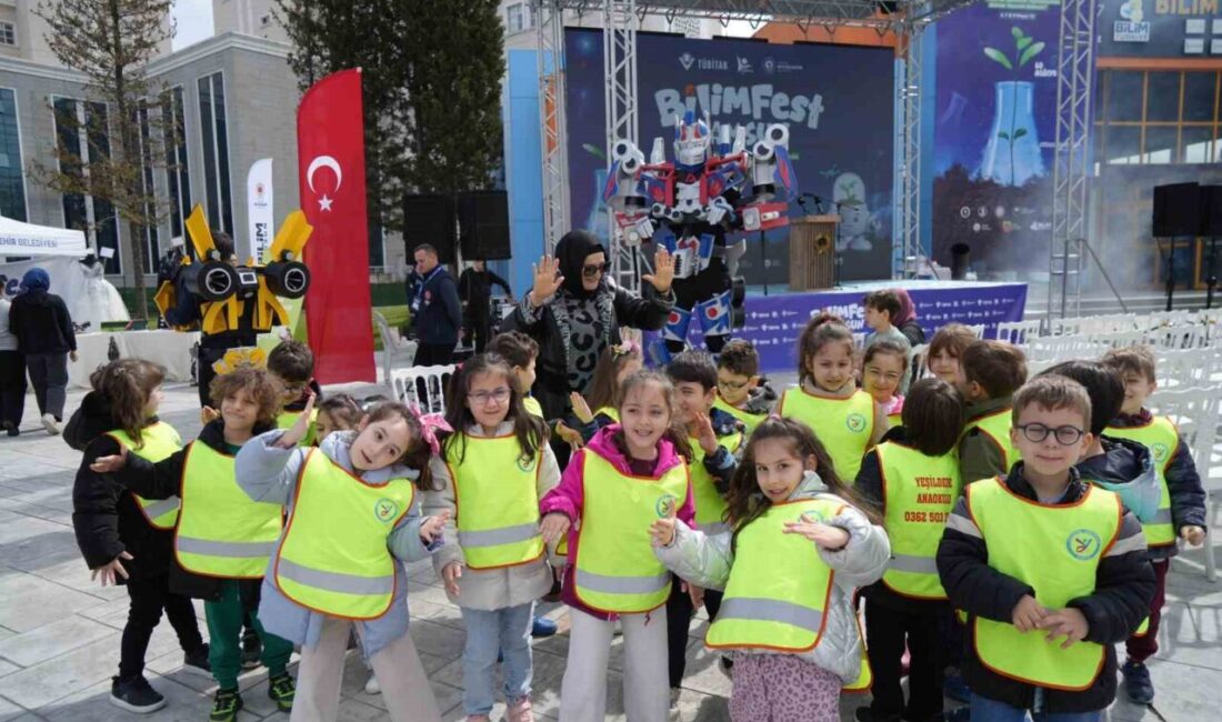 Samsun Büyükşehir Belediyesi tarafından düzenlenen “BİLİMFEST” adlı etkinlik, açılış töreni