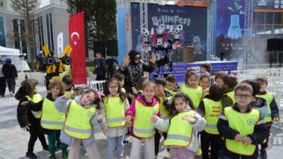 Samsun Büyükşehir Belediyesi tarafından düzenlenen “BİLİMFEST” adlı etkinlik, açılış töreni
