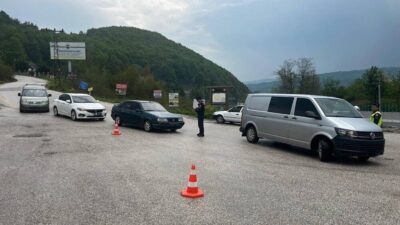 DÜZCE – Düzce’de, polis ve jandarma ekipleri tarafından gerçekleştirilen trafik