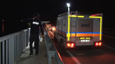 Kayseri’ye bağlı Felahiye ilçesinde, bir kişinin Yaşar Karayel Viyadüğü’nden Kızılırmak’a