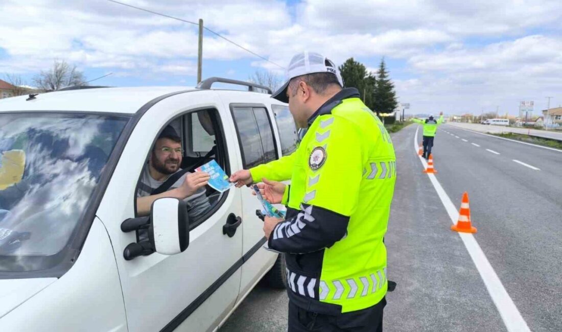 Afyonkarahisar’ın Şuhut ilçesinde, trafik güvenliğine yönelik farkındalık oluşturmak amacıyla gerçekleştirilen