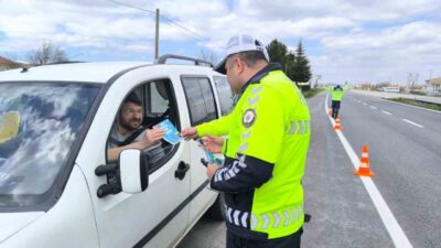 Afyonkarahisar’ın Şuhut ilçesinde, trafik güvenliğine yönelik farkındalık oluşturmak amacıyla gerçekleştirilen
