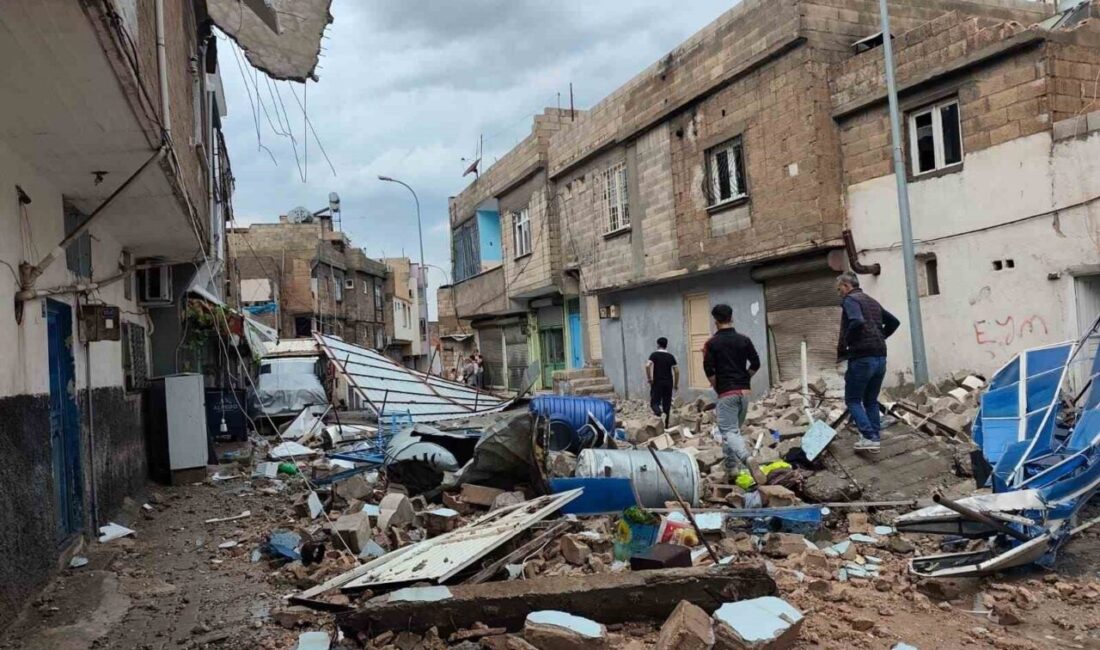 Birecik ilçesinde dün akşam meydana gelen şiddetli fırtına ve dolu