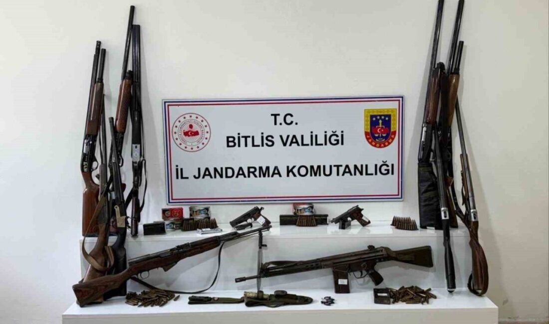 Bitlis’in Tatvan ilçesinde 20 ayrı adrese eş zamanlı olarak gerçekleştirilen