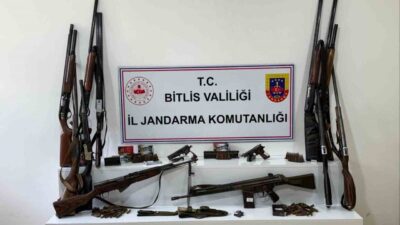 Bitlis’in Tatvan ilçesinde 20 ayrı adrese eş zamanlı olarak gerçekleştirilen